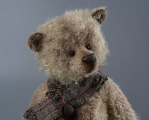 LOUIS Classic Bear by Maria Kolpashchikova